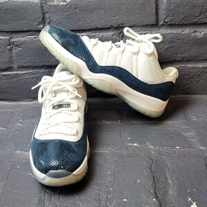 NIKE AIR JORDAN XI 11 RETRO LOW LE SNAKESKIN WHITE BLACK NAVY BLUE BRED …